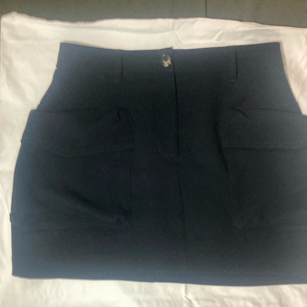 Aritzia Black mini skirt - Picture 2 of 5